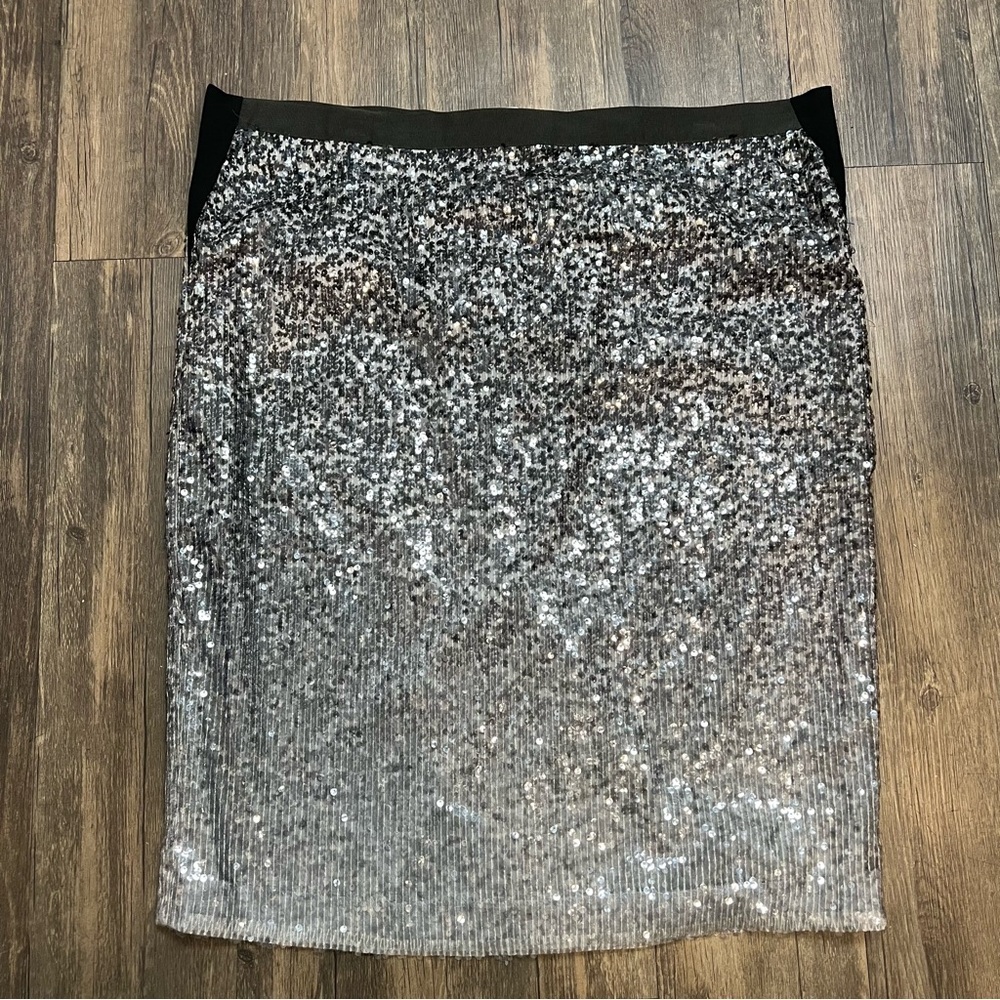 Pure Collection Silver Ombre Sequin Fitted Pencil Skirt
Evening Party Holiday 16